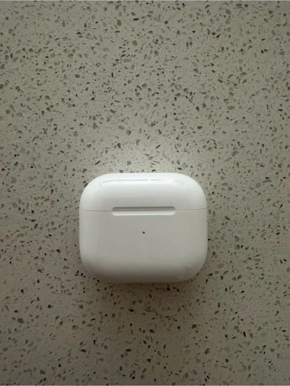 Airpods 3 - Wireless Earbuds & Charging Case in White